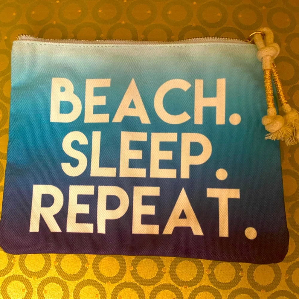Beach denim pouch with zipped pockets and zipper